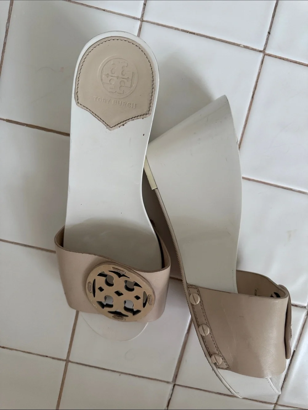 Tori Birch wedge sandal slide mule 7 wedge is shiny  white RARE